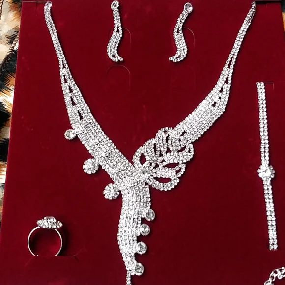 Beautiful jewelry set - Picture 3 of 3